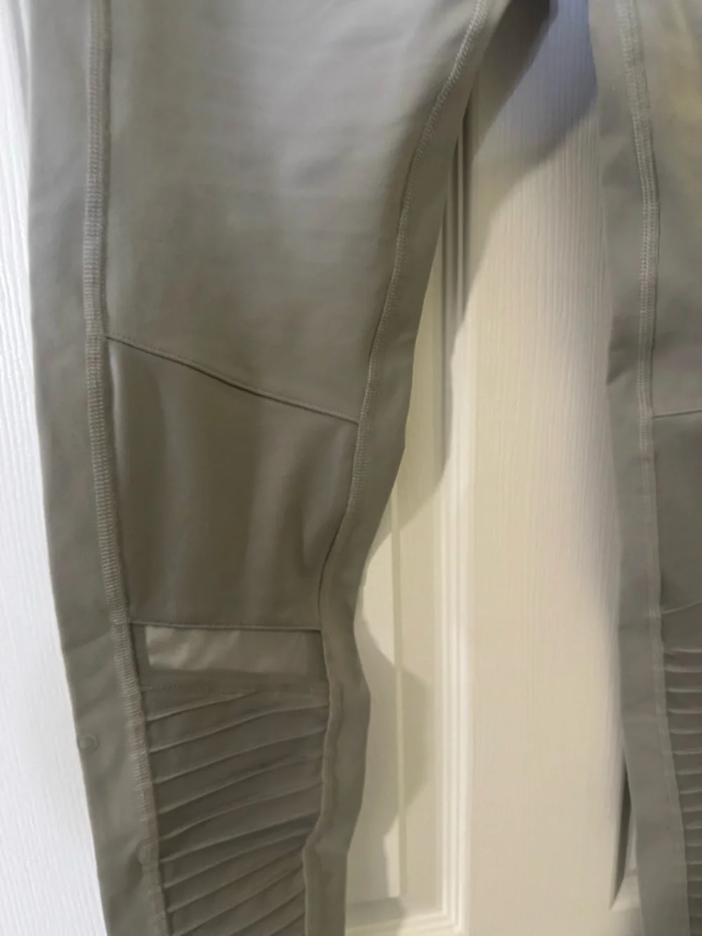 ALO Yoga High Waist Moto Leggings in Alloy Light Gray Size Large